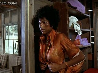Das wahnsinnig vollbusige Ebenholzbaby Pam Grier entfesselt sich back zerlumpter Kleidung
