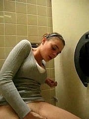 girl amaze during crest in the Gents !!!