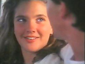 Lindo celebridade Drew Barrymore Voltar em seus dias de adolescentes - Clipe de filme